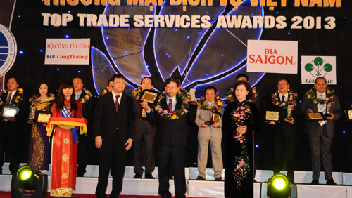 Distinguen aportes de empresas de servicios al desarrollo de Vietnam